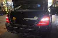 W221メルセデスベンツのLEDカスタム