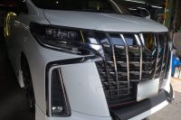 ３０アルファードの社外テールランプ修理