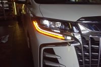 ３０後期アルファードの２眼→３眼インナーインストール