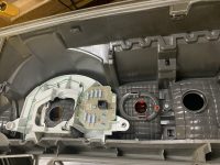 ７０VOXYのテールランプ修理