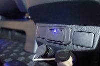 30ヴェルファイアの持ち込み商品取り付けとUSB充電口追加