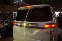 E52エルグランドのテールランプブレーキ4灯化加工