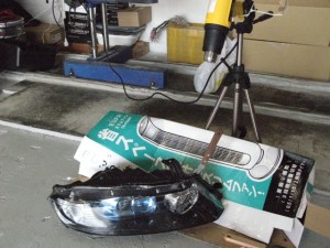 ヘッドライト殻割り施工