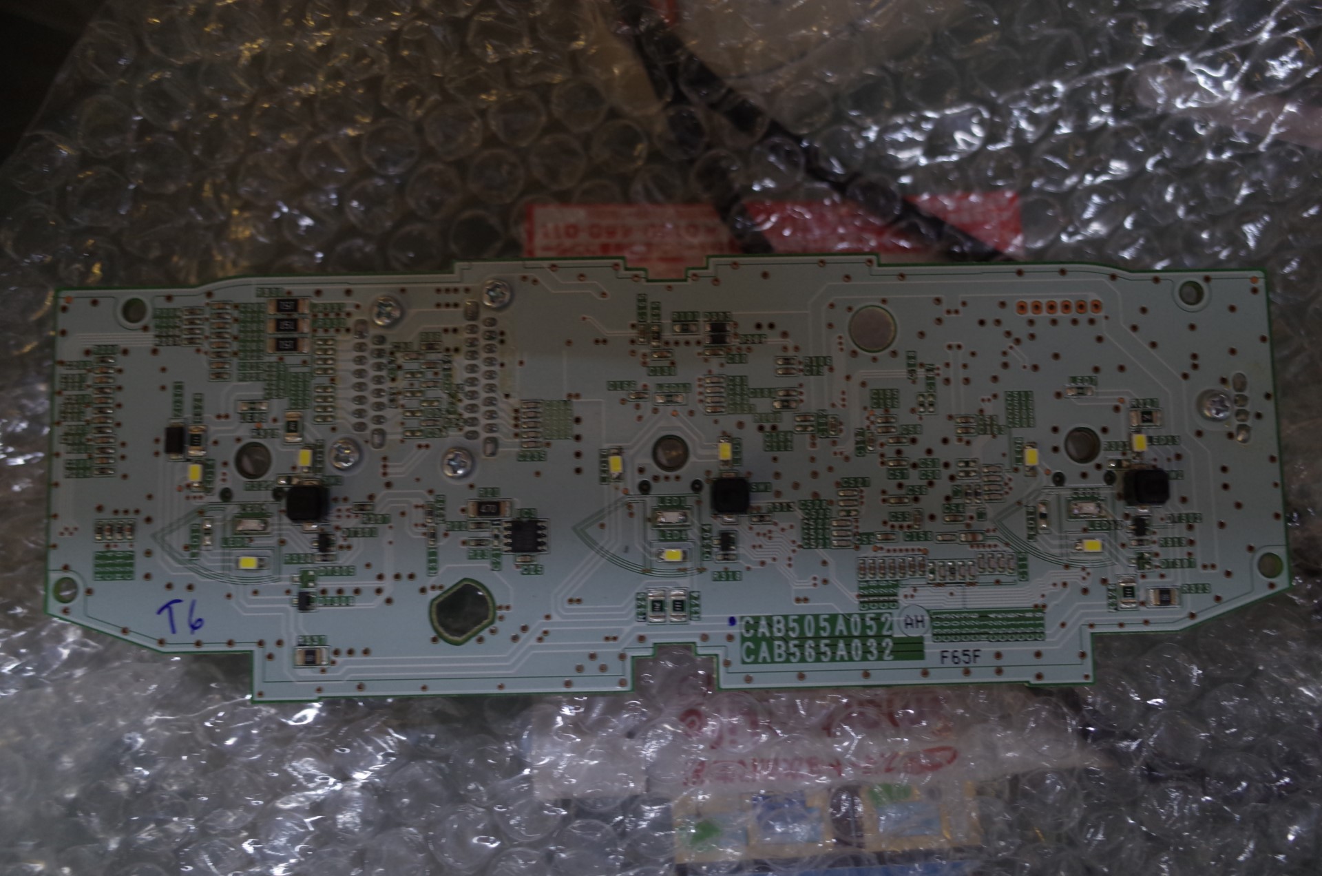 デリカD5のエアコンパネルのLED色替え - トレードゲート / TRADEGATE