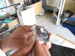 VOLVO V70 スピードメータ分解作業 まずメーターのカバーを全部外します。メーターユニットはマイナスドライバーでこじって外します。