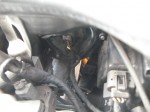  この車はポジションはケース外にあるので左にひねってソケットを外します。 