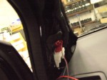 ハリアー後付ウィンカーミラー取り付け 後は電源配線を行います。ウェルカムランプはルーム球の電源につなぎます。ウィンカーは運転席下にあるウィンカー用リレーの配線につなぎます。