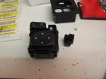 ランドクルーザー プラドのLED打ち替え(スイッチ周り) あとは裏からベースを外してLEDを打ち替えます。