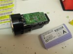 ランドクルーザー プラドのLED打ち替え(スイッチ周り) 回路のパターンを見ると半田で2箇所基盤が固定されています。またコテが届かない基盤の裏側に半田が付いているので電極をニッパーでカットします。正面にある場合は半田の吸い取り機で施工してもOKです。
