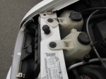 アストロのHIDヘッドライトと各種LED交換 右側ヘッドライトはタンクが邪魔で手が入りません。