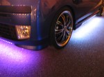 ライフDIVAのアンダーイルミ施工(レインボーLEDテープ) 完成写真です。点灯モードは4種類で色は16色あるようです。もちろん色固定もできます。