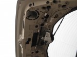  ライセンスとバック球はリアの内張りをはがしての作業となります。新車ゆえかなり硬かったです。 