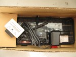  手前の白い部品がソーラーパネルコントローラーです。奥がソーラーパネルです。ソーラーパネルのメーカーはシガーに挿せば充電OKと言っていましたが、シガーソケットの中を見て愕然としました。逆流防止のダイオードが1個だけです。 