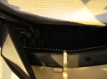  フレームの裏側に側面発光のテープを下向きに貼り付けます。外したグリルにもテープLEDを貼り付けます。 