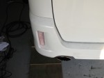  スモール点灯時の写真です。ブレーキ時は明るくなります。バックギアで白色に光ります。 