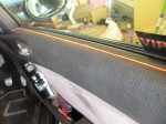 RX-8のキャリパー塗装とELチューブ手直し かなり綺麗に仕上がりました。まずボンドを薄く塗り広げて、1分後にチューブを貼り付けます。乾くまでは養生テープで固定します。