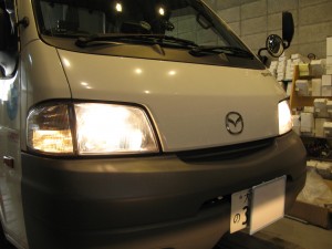 ボンゴトラックのHIDヘッドライト施工 BEFORE