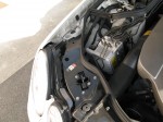 Mercedes-Benz W211 AMG ヘッドライトバルブ交換 ユニットの裏側のゴムカバーを外して電球を交換します。スペース的には非常に余裕があるため、手探りでの作業になりますが、交換も簡単です。