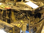  もともと前期の車体に中期のヘッドユニットをインストールしており、その際に純正のコネクターをカットしてしまっているため、配線をチェックすることから始めました。確認するとアース、ポジション、ロービーム、ハイビームの4本以外は使ってないようなので、今回もそのまま取り付けしました。 