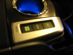プリウスαのエアコンパネルとスイッチのLED打ち替え作業 カップホルダーを上に引っ張るとユニットごと外れます。3528チップを3個使いました。カソード端子1箇所に絶縁処理が必要です。