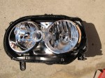 ムーヴカスタムのLEDイカリング取付施工(殻割り作業) 後はヘラを使ってカバーを外します。ユニットも小さいこともあって簡単に外れました。