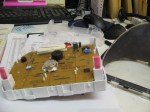 ハイゼットトラックのメータパネルLED打ち替えとエアコンパネル電球LED化 裏面にも一切ネジが使われていません。