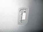 インサイトのルーム球LED交換・取付施工 ホンダ系のルーム球は電源ソケットとカバーの隙間が近いので、あまり大きなプレートは使えません。それでも電球よりは遥かに明るいですが、サイズには注意が必要です。