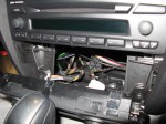 BMW E90 3シリーズのウーファー取付と室内LED交換 ノーマルオーディオはSUBウーファーの出力がなかったため、スピーカーラインから入力しました。スピーカー入力対応のウーファーを使用しています。