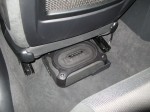 BMW E90 3シリーズのウーファー取付と室内LED交換 ウーファーは助手席下に配置しました。シートのステーが干渉するため、シート下部には取り付けできませんでした。