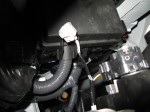 セレナC26のアイラインテープLED施工とデイライト取付 デイライトの電源はヘッドライトのレベライザーから取りました。ON電源のマイナス制御の機器であれば何でもOKですが、エンジン関係からはいただけないので、ワイパーやウォッシャーやレベライザーから取るのがベストです。ちなみにセレナのワイパーはプラス制御なのでNGです。ウォッシャーは確認していません。