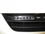 セレナC26のアイラインテープLED施工とデイライト取付 PIAAのデイライトは小さなLEDが6個付いています。明るさは当社製品の1/3ぐらいでしたが、車検対応のようなのでこれが限界だと思います。今回は設置場所の問題があり、車検時には外す必要があります。