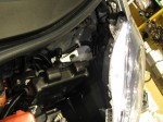 フィットハイブリッドのHIDヘッドライト施工 ヘッドライト用HIDの取り付けはスペースも十分です。