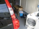 VOLVO V70のウィンカーLED交換取付 ウィンカーレギュレータはボンネット内の配線を行うことでリアのウィンカーについてもカバーされます。どんな原理なのか皆目検討も付きませんが、ただ言える事は「めちゃ便利」です。値段もネットだと6000円前後で販売しているので、抵抗&工賃を考えたら断然お得ですね。