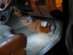 VOLVO V70のウィンカーLED交換取付 ルーム球は全部LEDに変えてしまうとゴースト点灯するので、今回はフロント・センター・フットにはキャンセラー内蔵タイプを採用しました。明るさはマックスの物をチョイスしています。