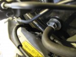 ハイエースのフォグランプHID交換とホーン取付(持込) 運転席側のポジション球はかなり狭いため、交換にはラジペンが必要です。