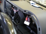 ハイゼットのエアコンパネルバックライト交換とメータパネル打ち替え メータパネルはネジ1個で止まっています。基本的には打ち張りはがしで引っ張ればOKです。