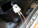 ハリアーのサイドマーカー交換作業(持込) 既存配線は長さに余裕がないため、半田付けやエレクトルタップの施工はスペースが問題となります。そこでギボシ加工を施して端子を直接挿し込み、ビニールテープで絶縁・防水処理を行いました。
