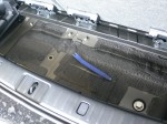 ハリアーのアンダースポットウェルカムライトとリフレクターLED交換 配線はトランクスペースの水抜き穴から通します。