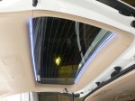 アルファードの55Wヘッドライトコンバートと各種テープLED施工 トヨタのワゴン・バンに共通で使用されているラッゲージスペースの照明はとても小さく、明るさがとてつもなく暗いため、多くのユーザーが不満を抱いています。今回はリアゲートのガラス面に正面発光のテープLEDを上下に貼り付けることで、明るさを補強しました。電源はスイッチ2次側から取ることで消すこともできます。