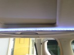 アルファードの55Wヘッドライトコンバートと各種テープLED施工 アルファードの売りである間接照明ですが、ハイパワーチップ4個で照らしているため、明るさが非常に不満です。また色味を白色にしたいとのことで、今回は5mm幅のテープLEDを貼り付けました。電源は既設LEDから分岐するので調光もOKです。今回ステップの照明も追加したため、全部で10m分使用しました。