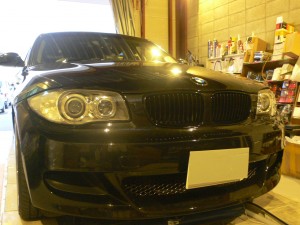 BMW E87 １シリーズのグリル照明取付