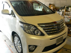 アルファード後期型のウェルカムLEDとリアリフレクターLED取付（持ち込み）