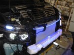 E52エルグランドのブラックアウトプロジェクターとウィンカーLED化 グリル内部を照らすために96cmチューブを外から見えない場所で固定します。