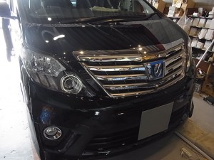 ２０系アルファードハイブリッド後期型のパネル周り打ち替えの修理