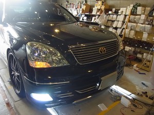 30系前期型セルシオの他社製HIDフォグランプ修理・交換
