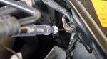 Mercedes-benz S211のLEDポジション球交換 検電テスターを使ってポジション電源を探し出します。ベンツは+制御なので分岐を抵抗につなげてアースに落とせばOKです。この作業をやっておくだけで今後LED交換はどのタイプを使ってもOKです。ただ玉切れは検出できなくなりますが…。