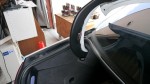 Mercedes-venz AMG のライセンス球LED交換 配線は左側のアームから分岐してライセンス用の電源(灰/黒、灰/青線)を分岐して抵抗に接続します。