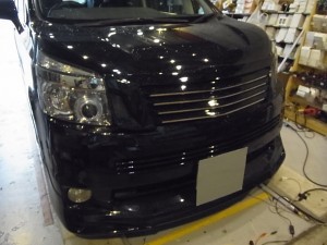VOXYのグリル内照明の手直し施工
