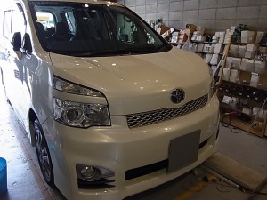 VOXY後期型のエアコンパネル周り打ち換え施工