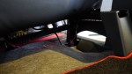 NBOXカスタムのフットイルミとホーン取付 リアシートのフットイルミは30cmのテープLED(側面)を半分にカットして左右のレールの土台に貼り付けます。耐久性をあげるためにホットボンドで補強します。
